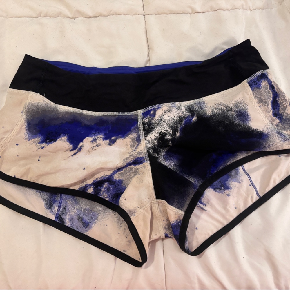 Lululemon Speed Shorts Milky Way ‘10s pattern